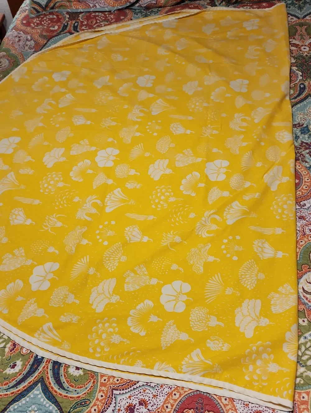 MCM Vintage Oval Yellow Dandelion-Like Floral Tablecloth 60x80
